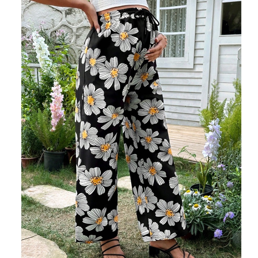 Floral Straight Leg Pants - Black Daisy Print
